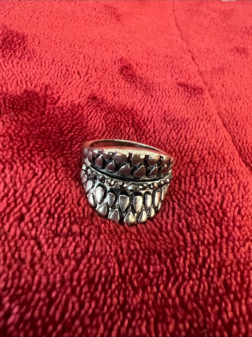 Handcrafted Silver-Tone Teardrop Pattern Statement Ring - Women Jewelry